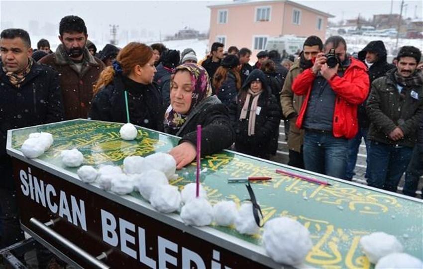 Gazeteci Nuh Köklü son yolculuğuna uğurlandı