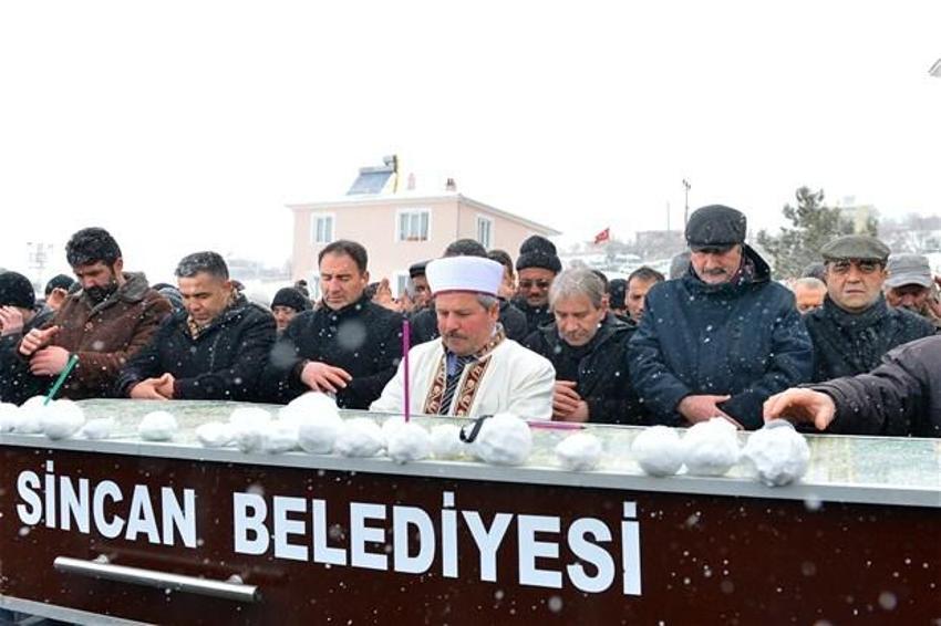 Gazeteci Nuh Köklü son yolculuğuna uğurlandı