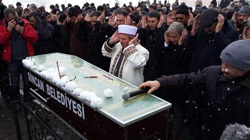 Gazeteci Nuh Köklü son yolculuğuna uğurlandı