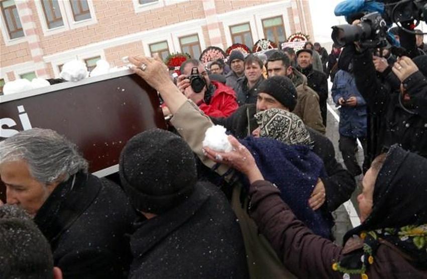 Gazeteci Nuh Köklü son yolculuğuna uğurlandı