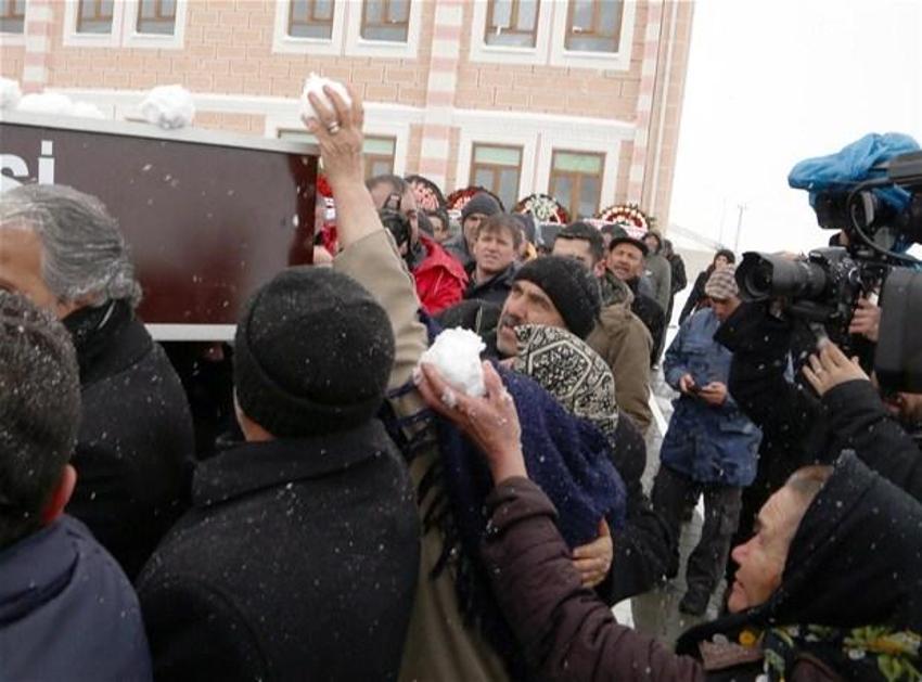 Gazeteci Nuh Köklü son yolculuğuna uğurlandı