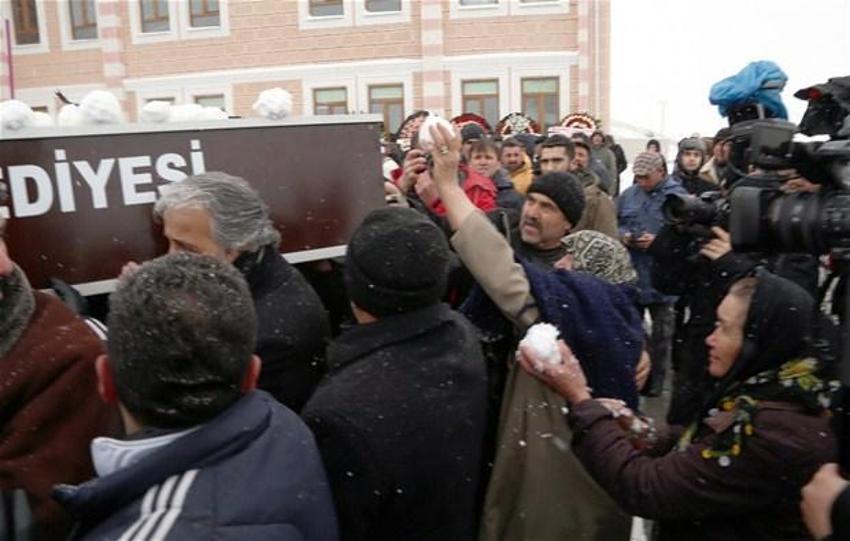 Gazeteci Nuh Köklü son yolculuğuna uğurlandı