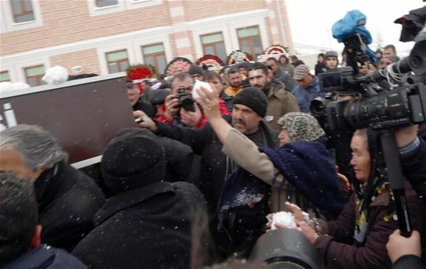 Gazeteci Nuh Köklü son yolculuğuna uğurlandı