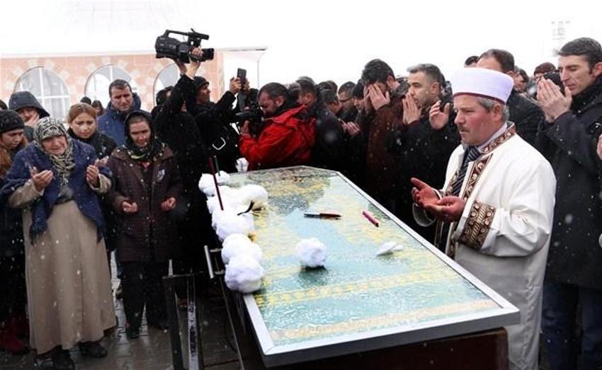 Gazeteci Nuh Köklü son yolculuğuna uğurlandı