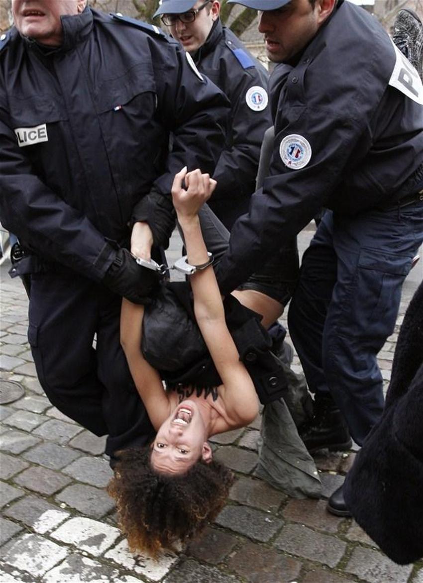 IMF eski başkanına FEMEN baskını