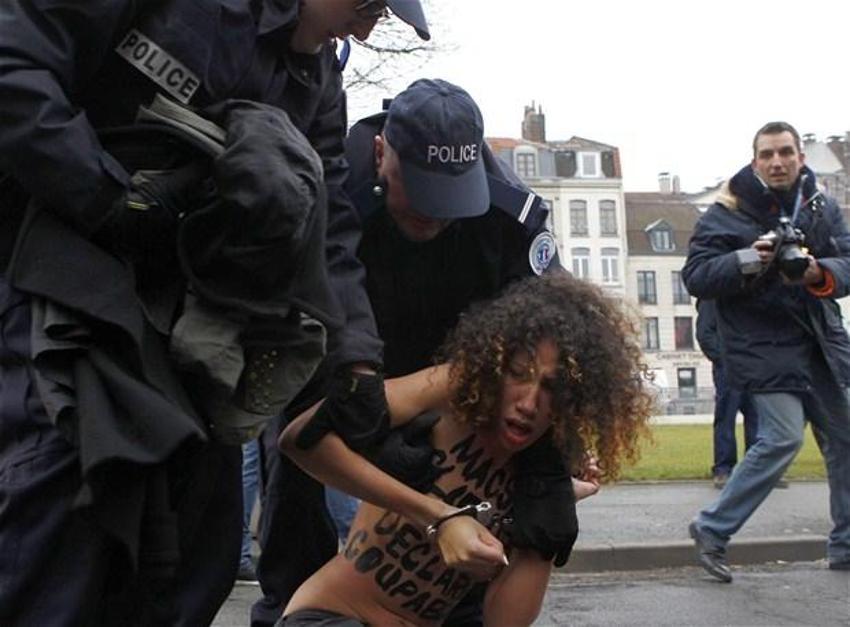 IMF eski başkanına FEMEN baskını