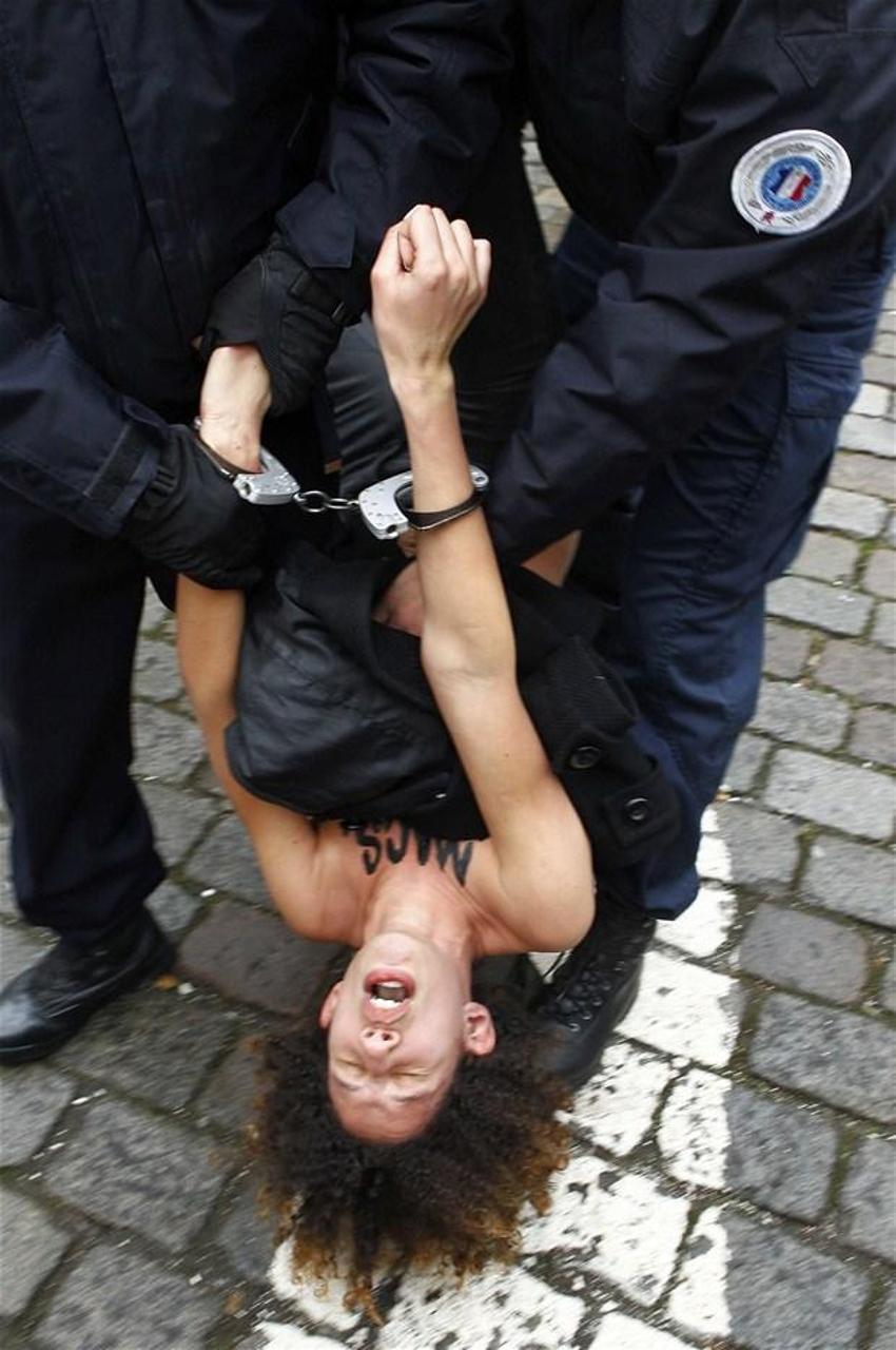 IMF eski başkanına FEMEN baskını