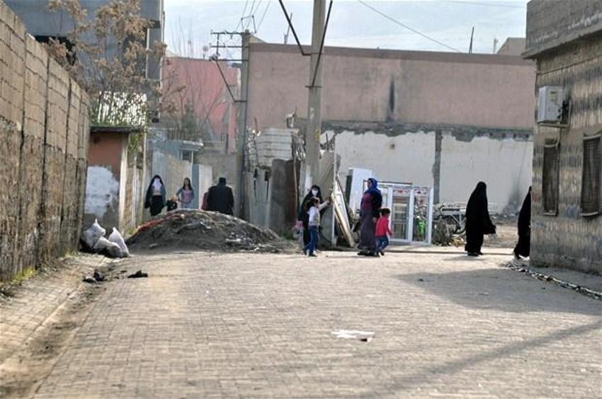 Cizre'de sokaklara hendek kazıldı!