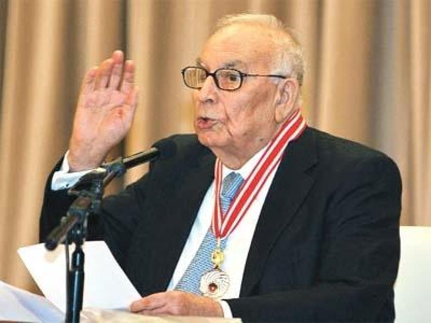 Yaşar Kemal kimdir?