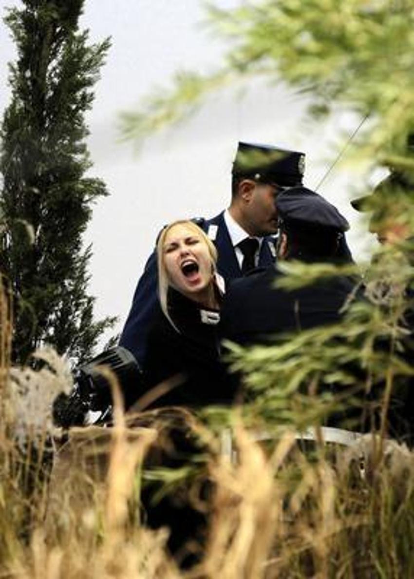 Femen bu kez "İsa"yı çaldı