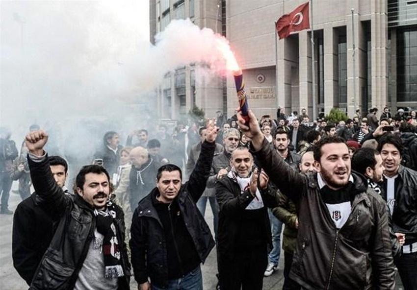 Taraftarlar Çarşı Davası için buluştu