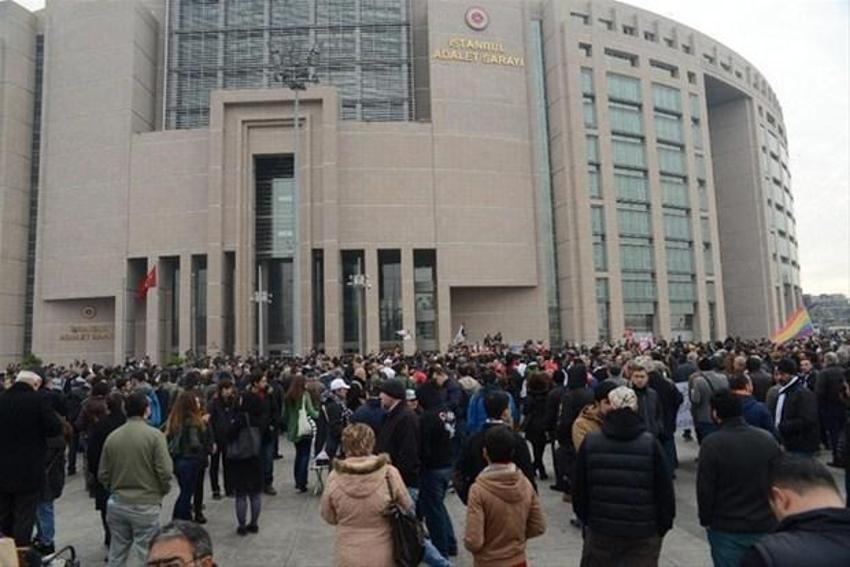 Taraftarlar Çarşı Davası için buluştu