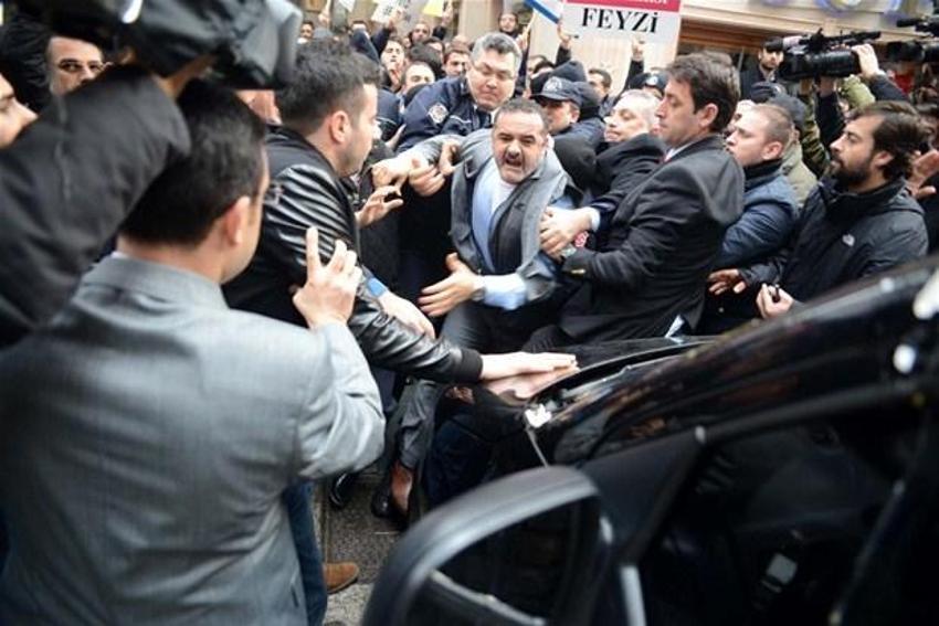 Feyzi İşbaşaran'a yumurtalı saldırı