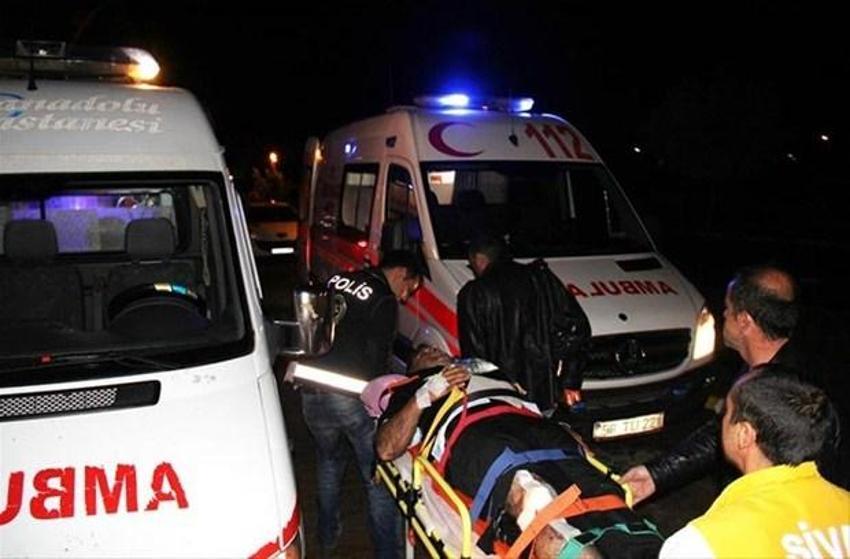 Sivas'ta polis otobüsü devrildi