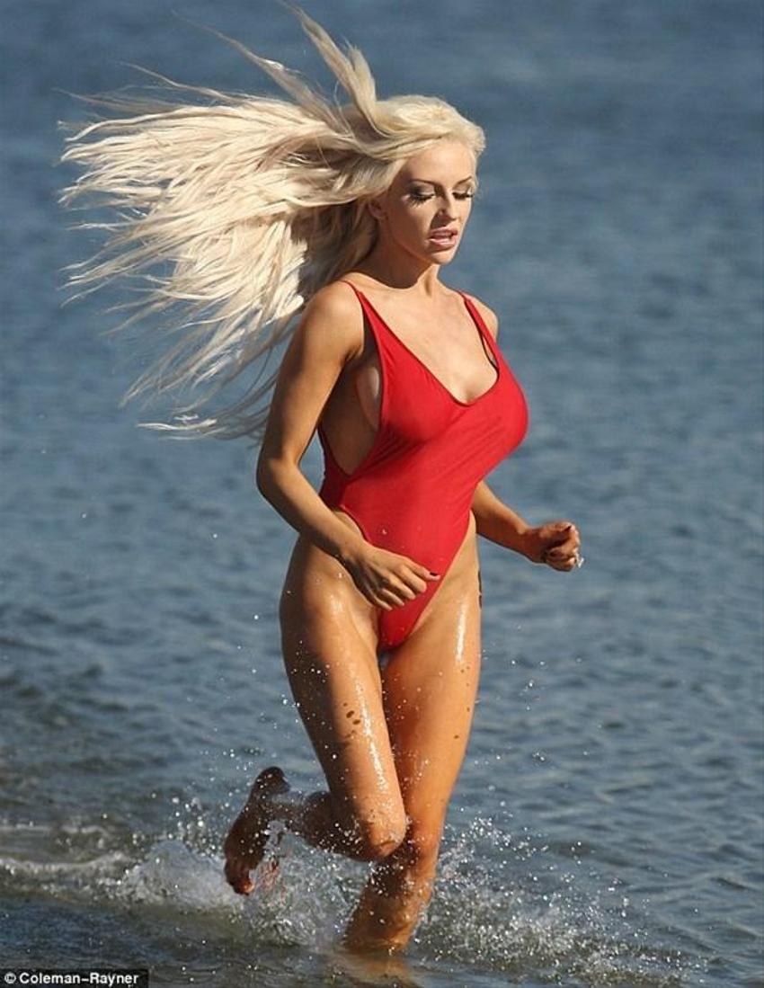 Courtney Stodden Pamela Anderson'u aratmadı!