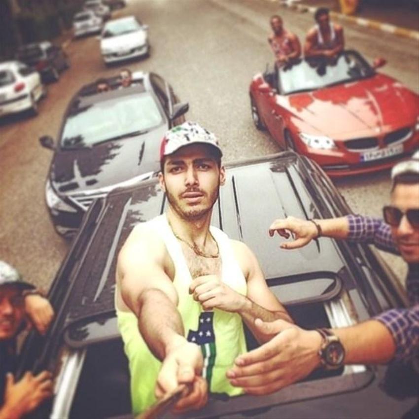 Tahran’ın zengin gençleri Instagram’da