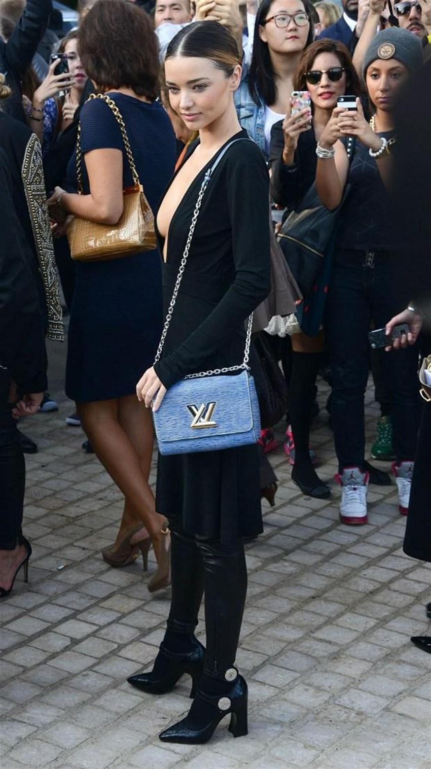 Miranda Kerr'den cesur hareketler!