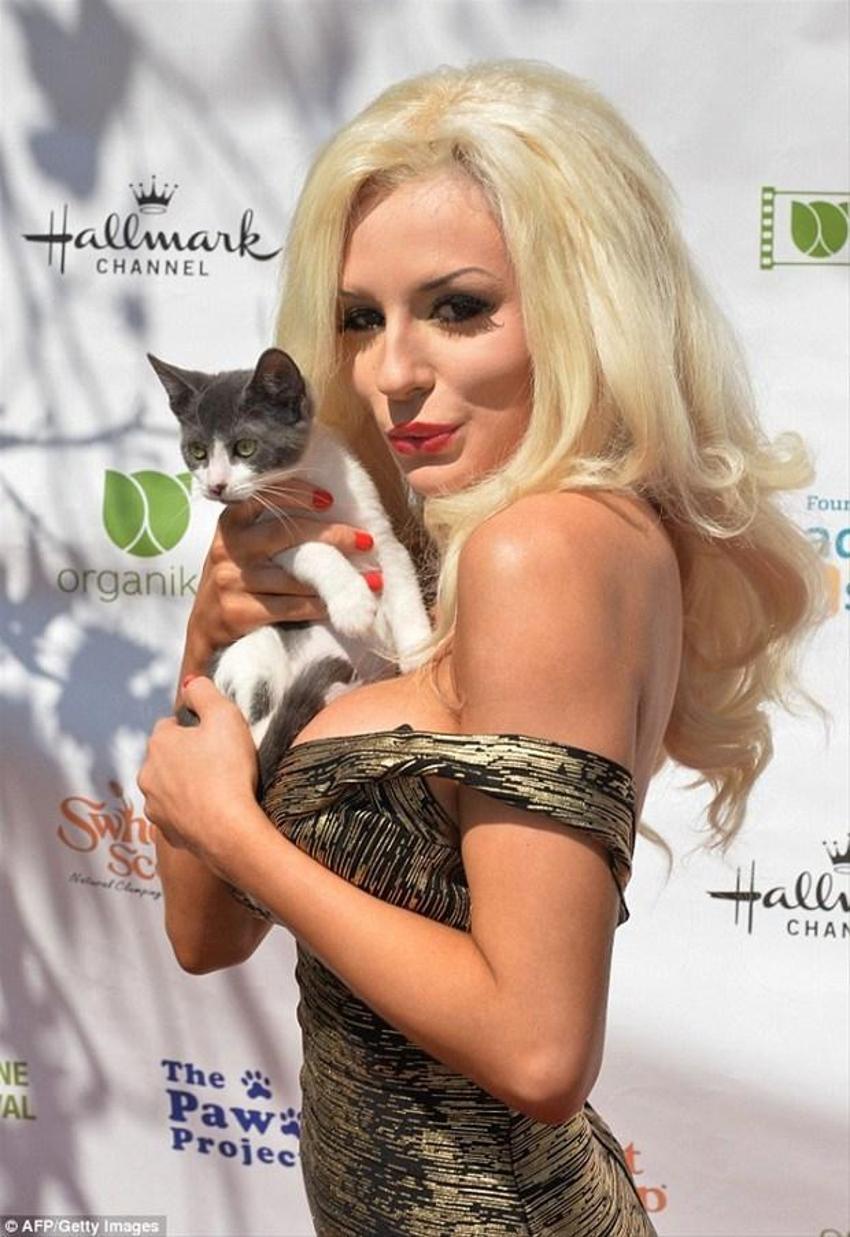 Courtney Stodden'ın derin dekoltesi!