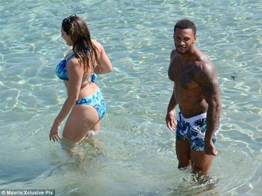 Kelly Brook'tan bikini şov!