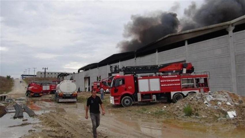 Geri dönüşüm fabrikasında yangın