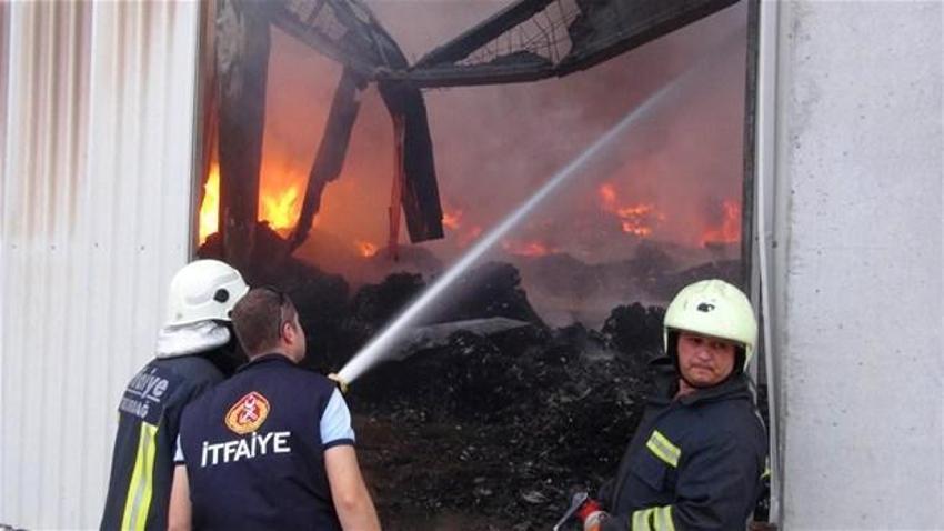 Geri dönüşüm fabrikasında yangın