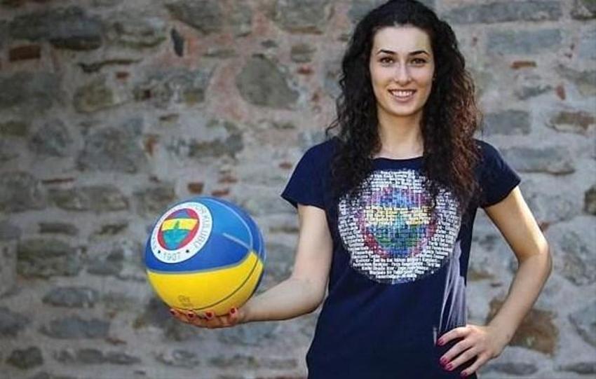 Güzellikleriyle de dikkat çeken Türk kadın sporcular