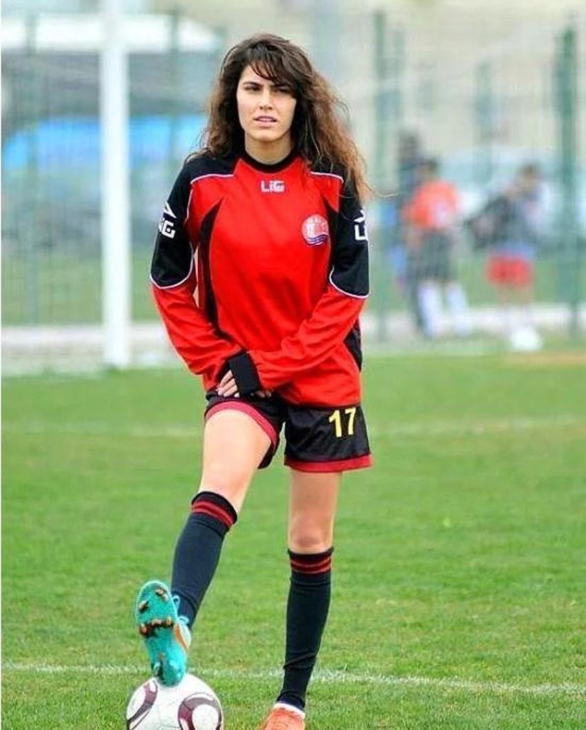 Güzellikleriyle de dikkat çeken Türk kadın sporcular