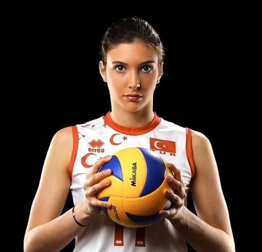 Güzellikleriyle de dikkat çeken Türk kadın sporcular