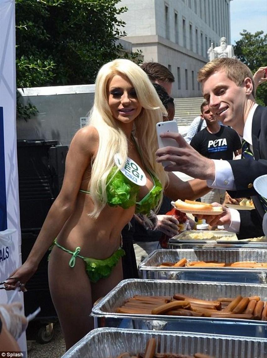 Courtney Stodden'ın ilginç bikinisi!
