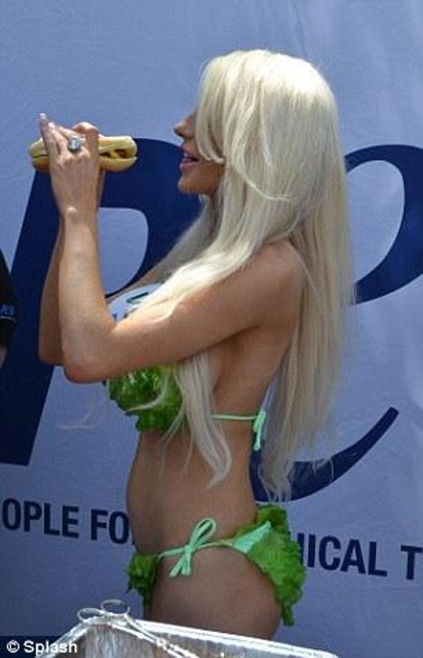 Courtney Stodden'ın ilginç bikinisi!