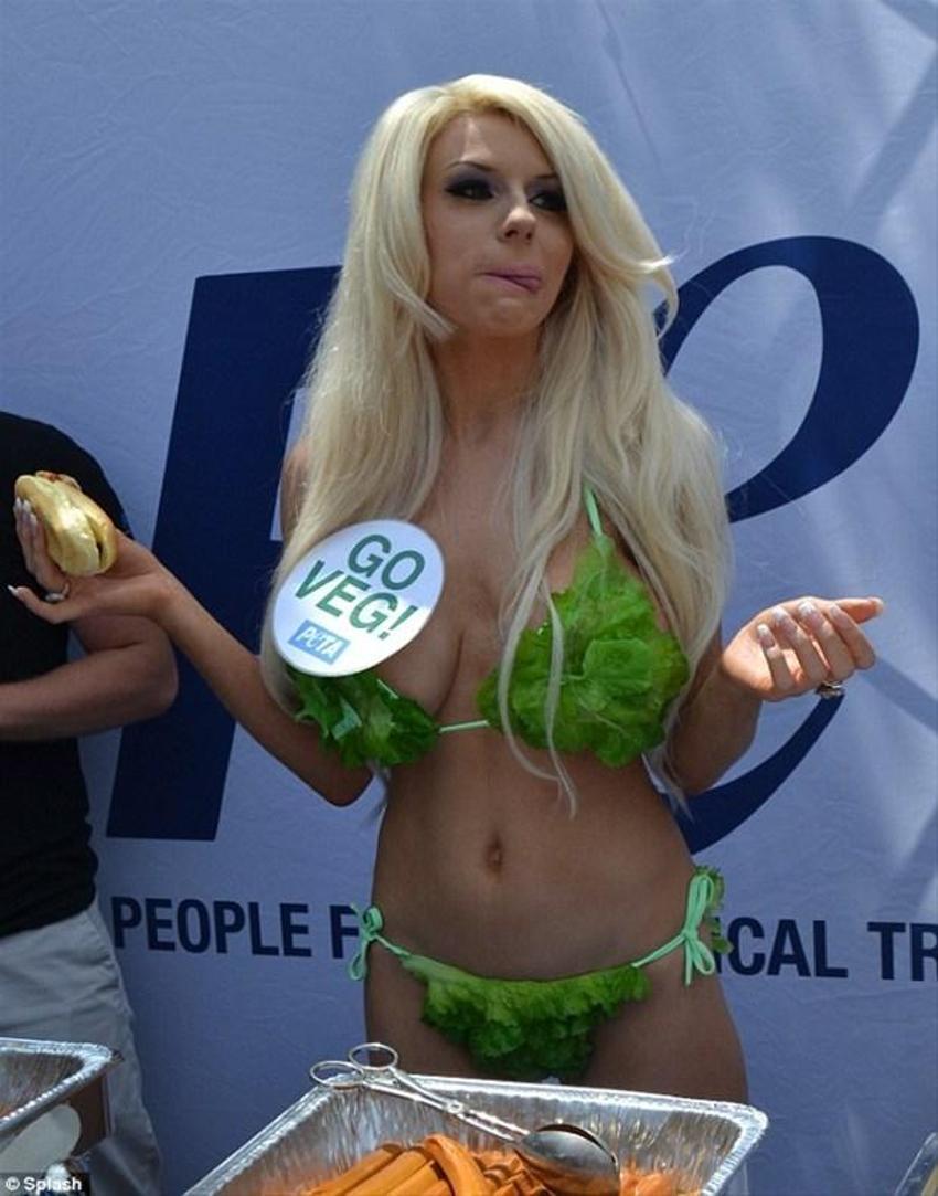Courtney Stodden'ın ilginç bikinisi!