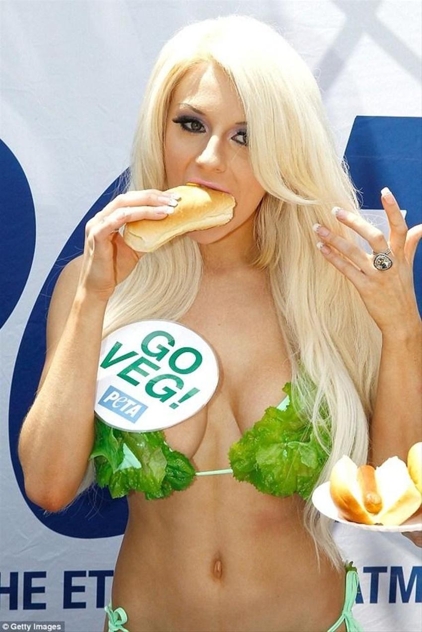 Courtney Stodden'ın ilginç bikinisi!