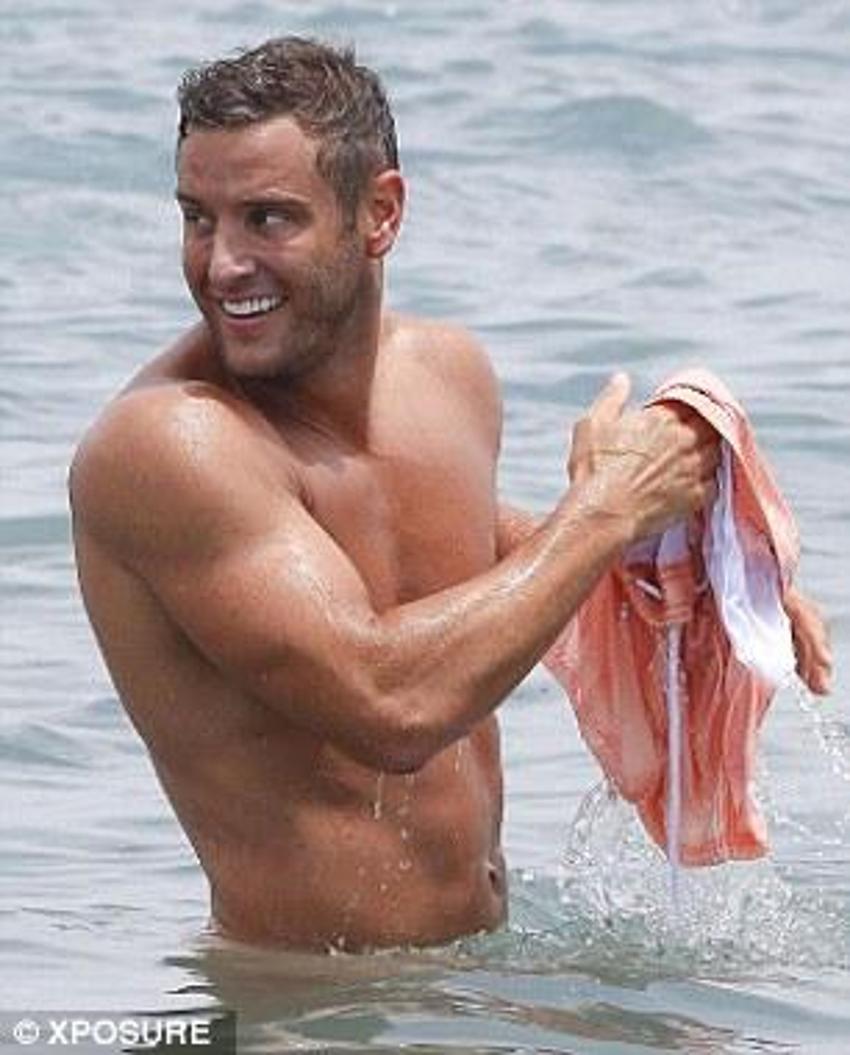 Chloe Sims aşk tazeledi!