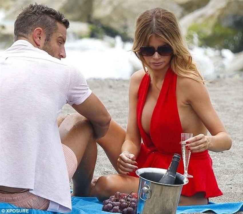 Chloe Sims aşk tazeledi!