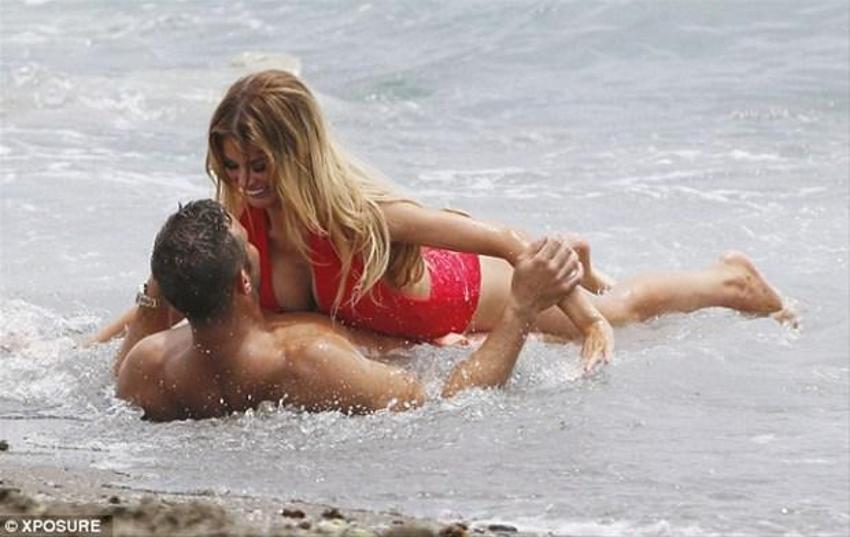 Chloe Sims aşk tazeledi!