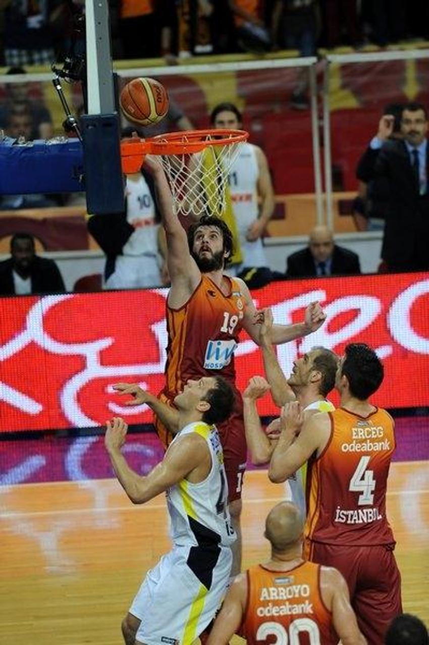 Fani Aysal'dan üçlü şov!