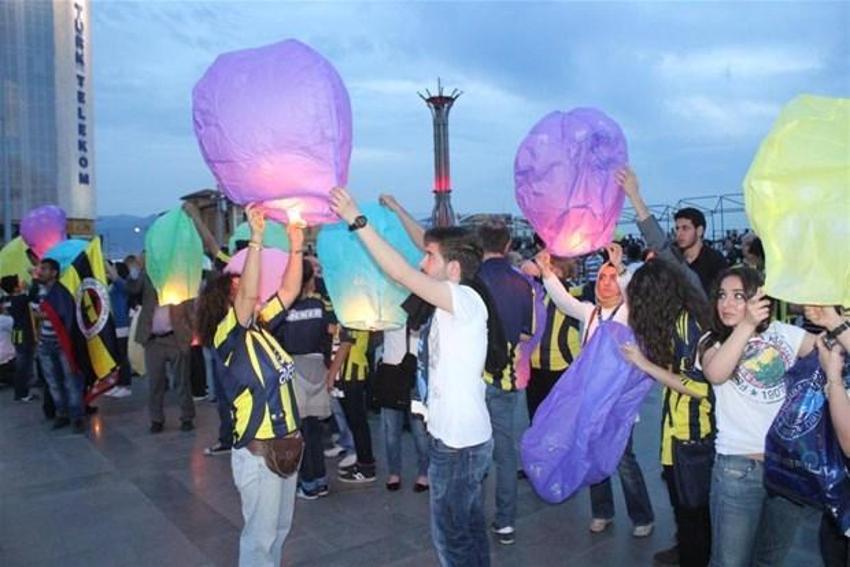 İzmir´de ´Adalete Fener yak´