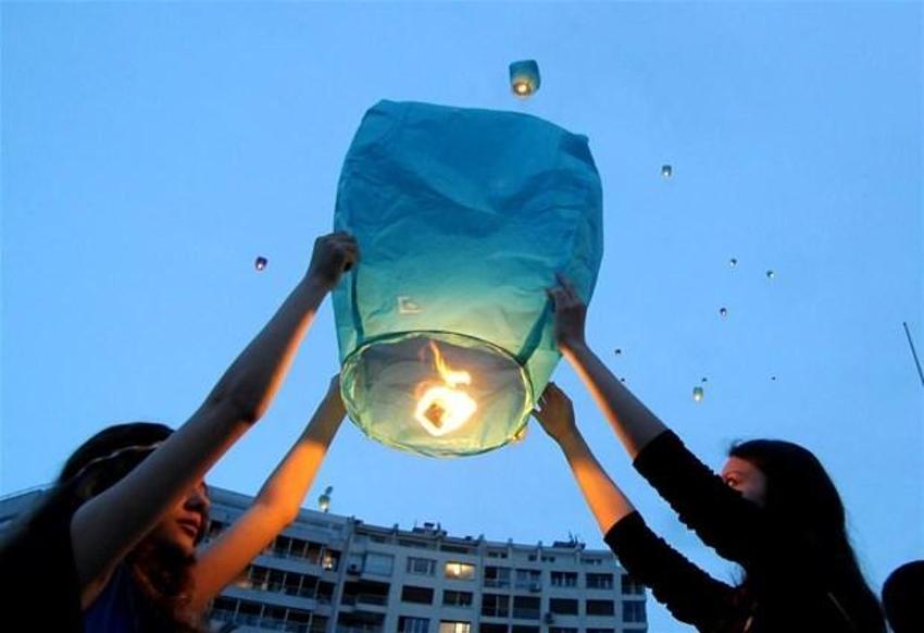 İzmir´de ´Adalete Fener yak´