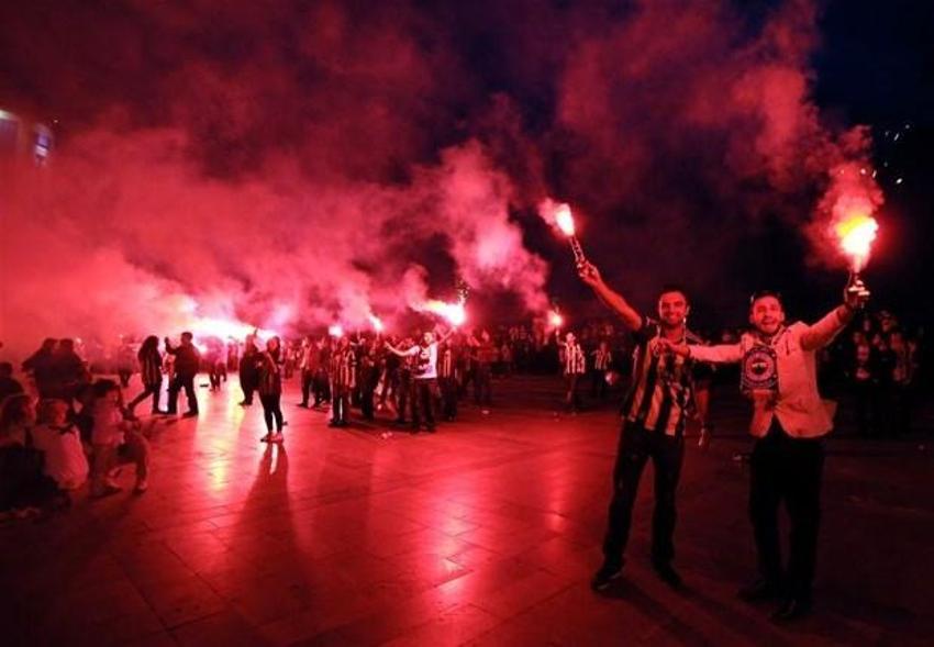 İzmir´de ´Adalete Fener yak´