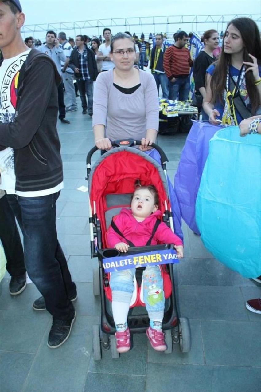 İzmir´de ´Adalete Fener yak´