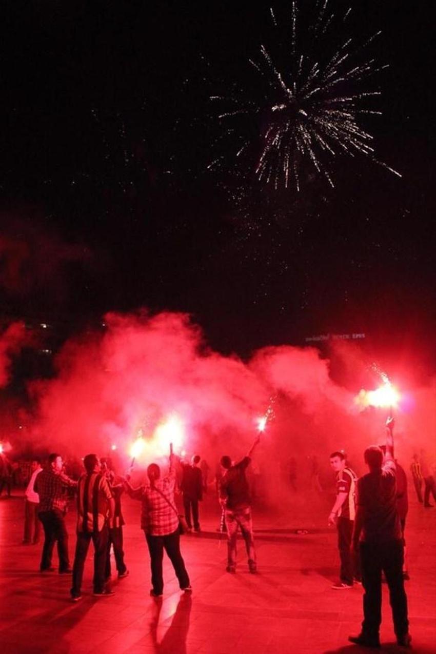 İzmir´de ´Adalete Fener yak´