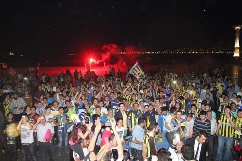 İzmir´de ´Adalete Fener yak´