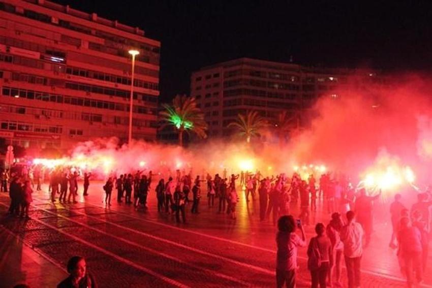 İzmir´de ´Adalete Fener yak´