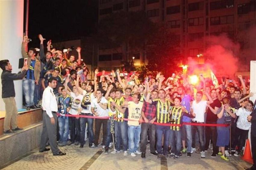 İzmir´de ´Adalete Fener yak´