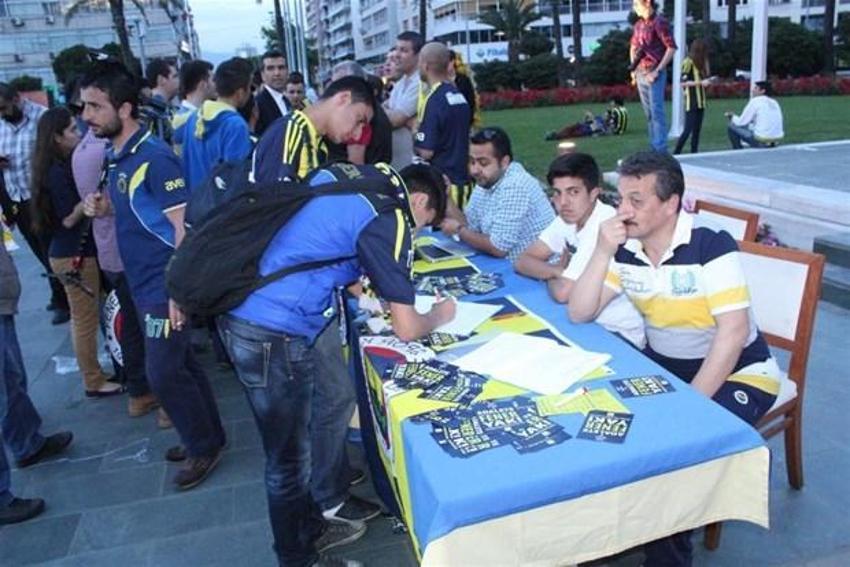 İzmir´de ´Adalete Fener yak´