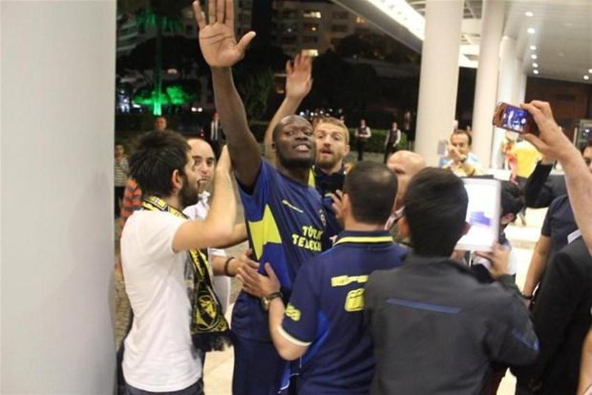 İzmir´de ´Adalete Fener yak´