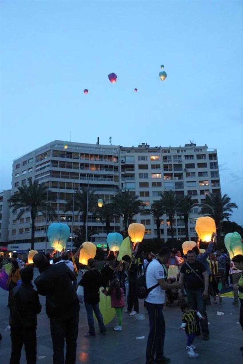 İzmir´de ´Adalete Fener yak´