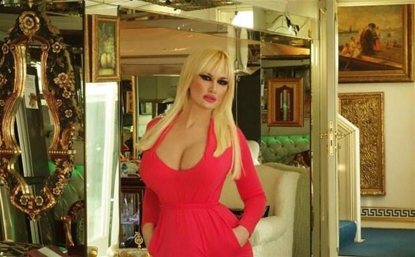 Adnan Oktar'ın kediciği Tülay Kumaşçı