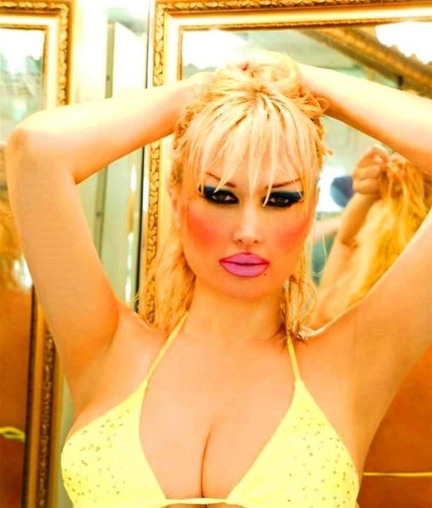 Adnan Oktar'ın kediciği Tülay Kumaşçı