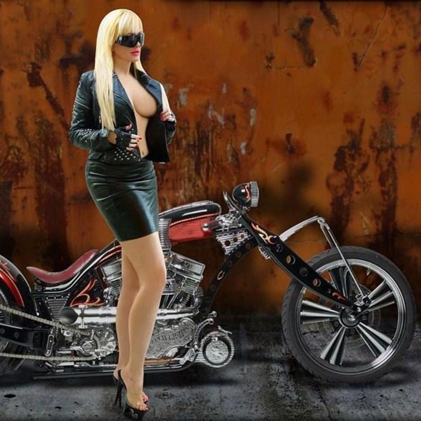 Adnan Oktar'ın kediciği Tülay Kumaşçı
